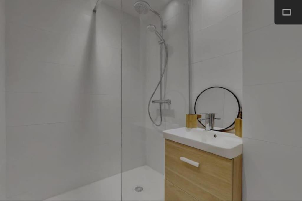 Appartement Neuf Pour 6, Parking Et Box, Au Calme 维勒班 外观 照片